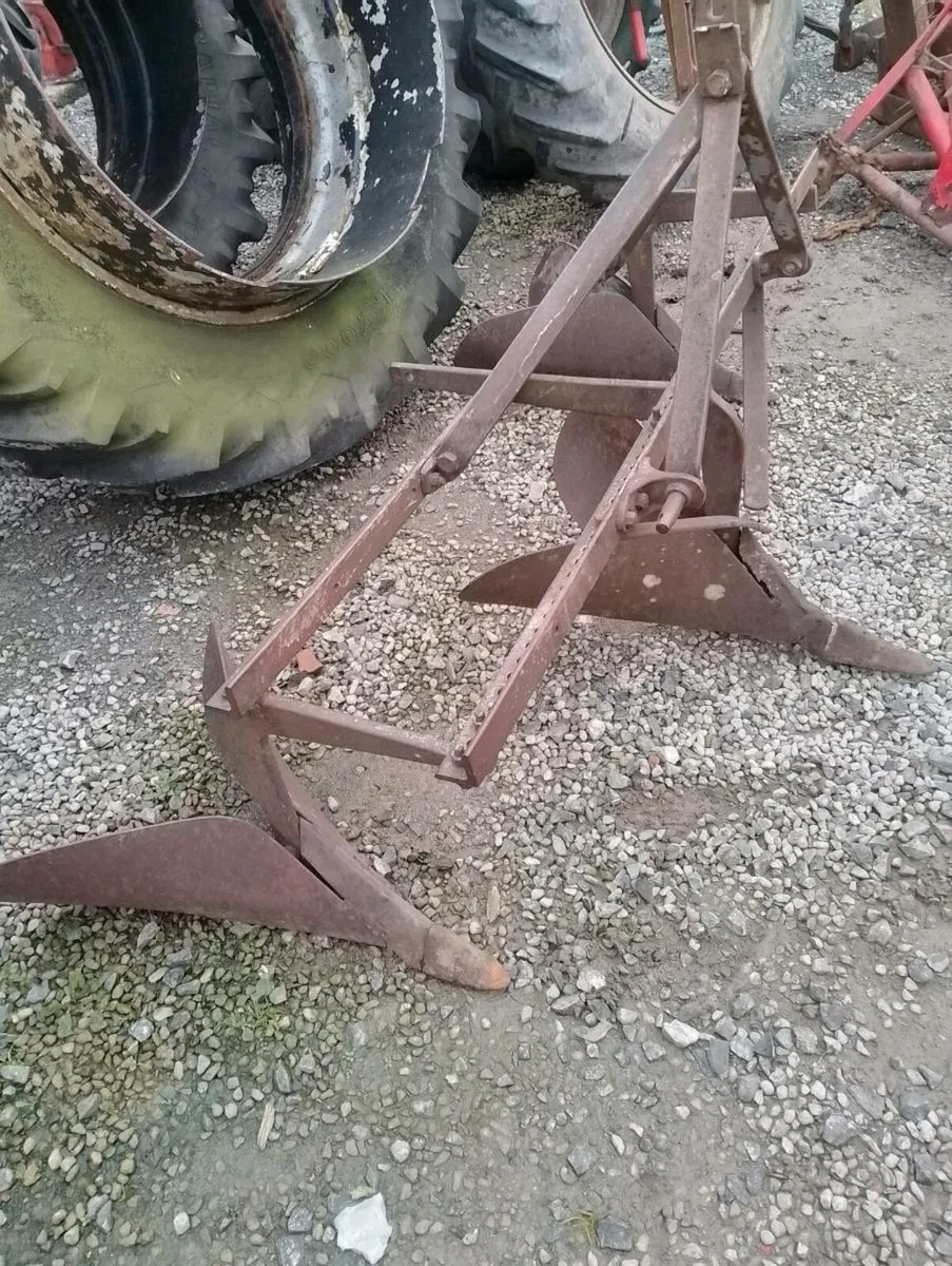 Vintage 2 furrow plough & 3 furrow drill plough - Image 4