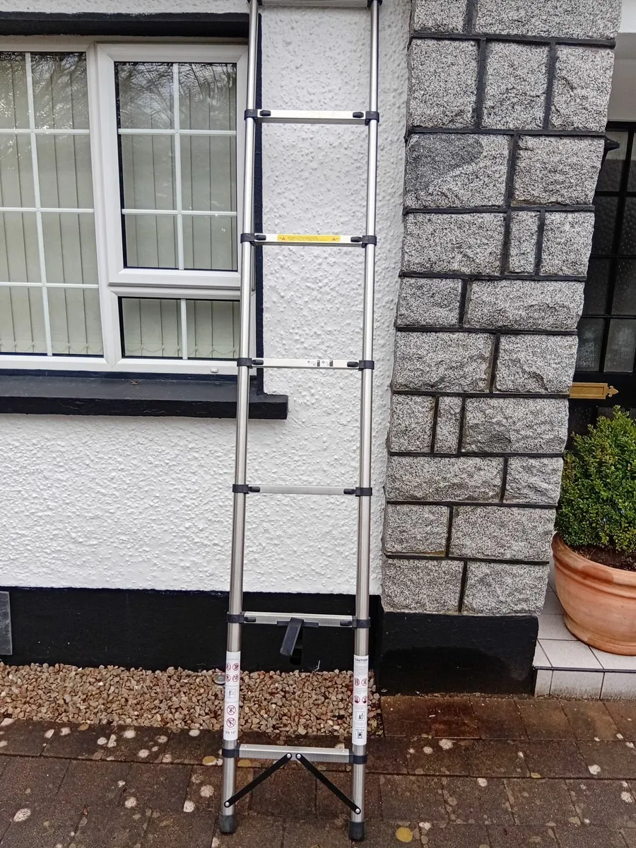 2.7m Aluminium Telescopic Ladder - Image 2