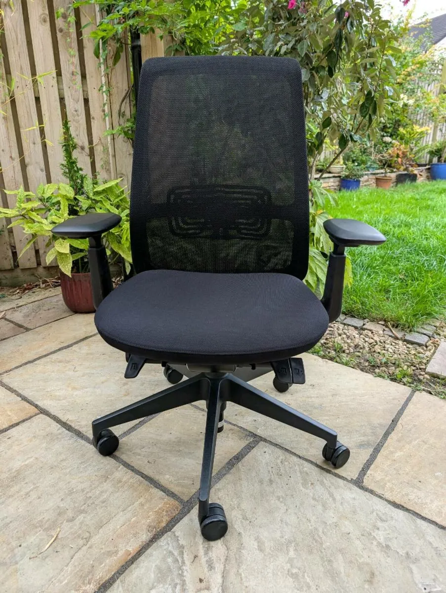 Ergonomic office chair - Image 3