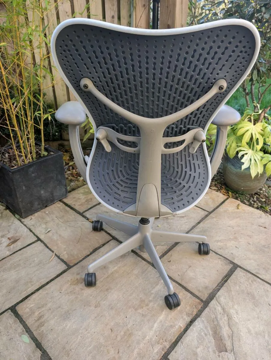 Ergonomic office chair - Image 2