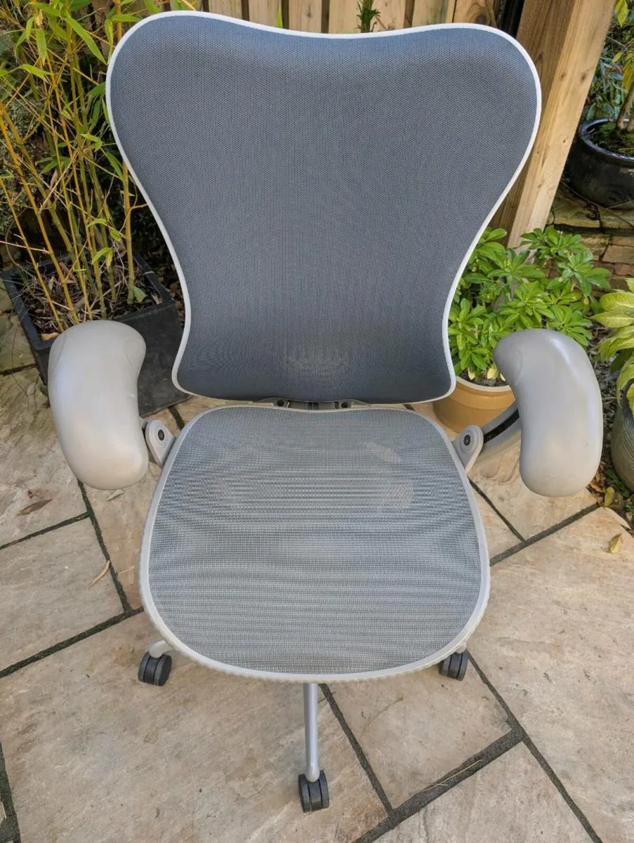 Ergonomic office chair - Image 4