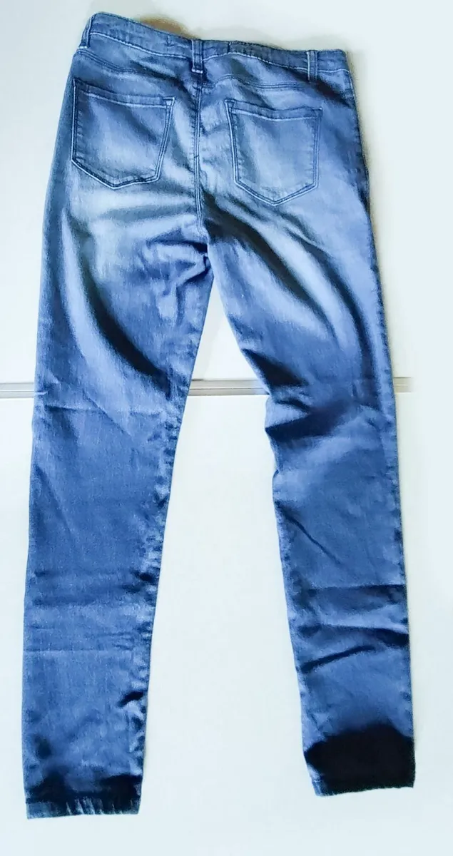PAIR OF LADIES BLUE JEANS (SIZE 12 UK) USED. - Image 2