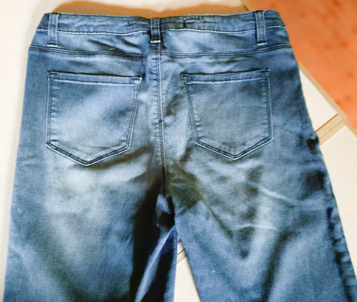 PAIR OF LADIES BLUE JEANS (SIZE 12 UK) USED. - Image 3