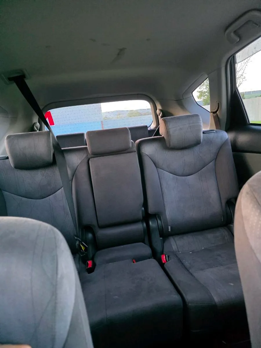 Toyota prius 7 seater - Image 2