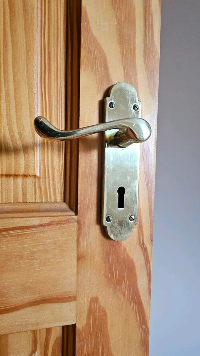Solid pine doors excellent - Image 2