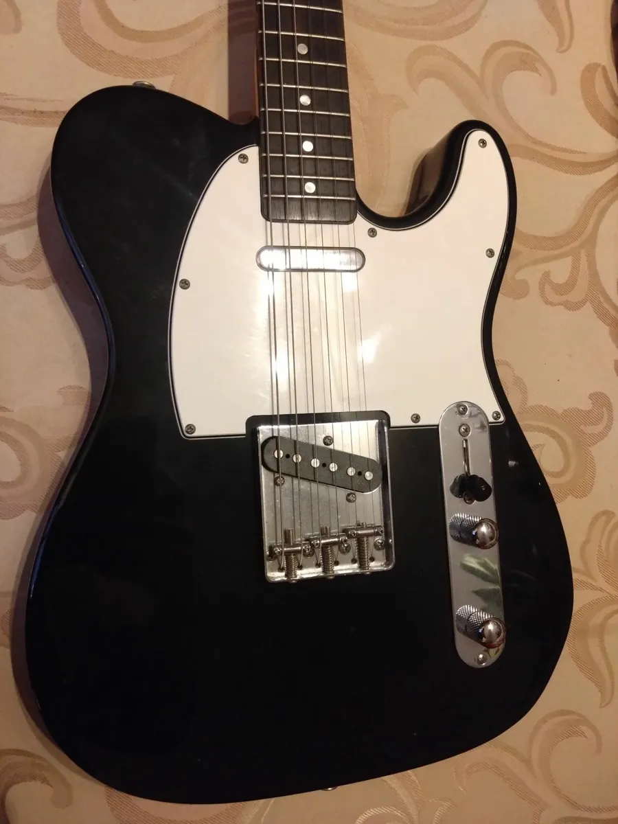 Freshman Electric Guitar - Image 1