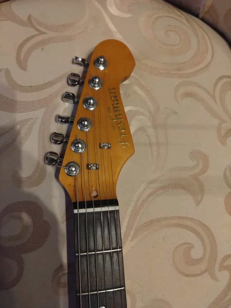 Freshman Electric Guitar - Image 2