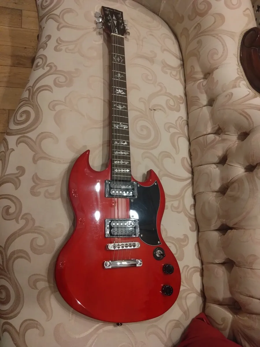 Pre loved Harley Benton Electric Guitar - Image 2
