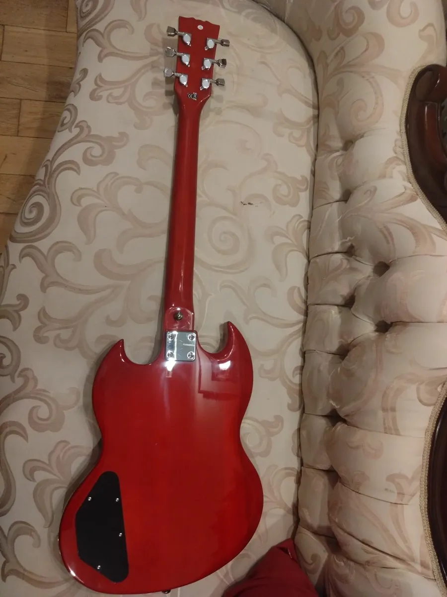 Pre loved Harley Benton Electric Guitar - Image 4