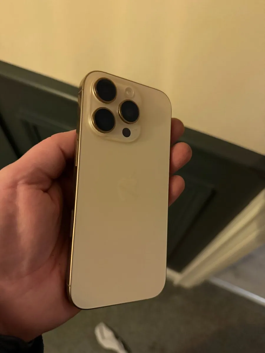 iPhone 16 Pro - Image 2