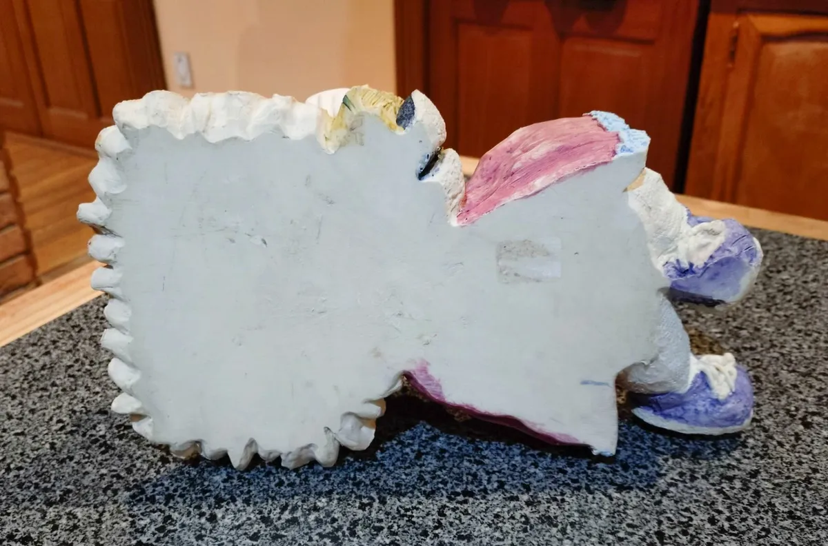 LOVELY FIGURINE. CHILD WITH DOLL (USED). - Image 3