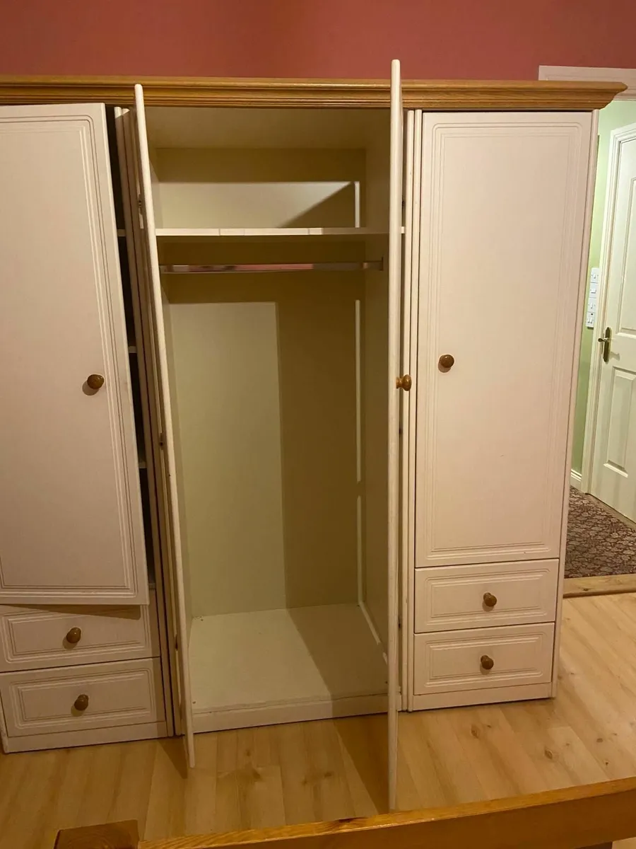 Wardrobe - Image 4