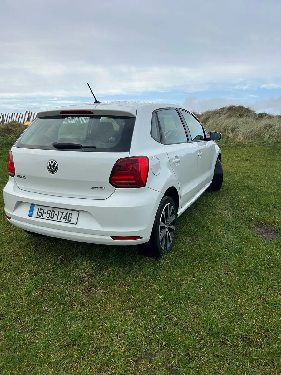 2015 Volkswagen Polo - Image 2