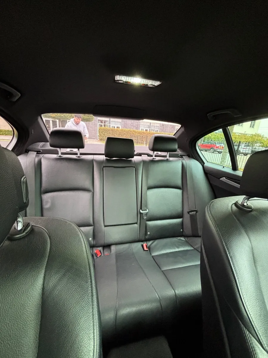 BMW F10 2012 - Image 2