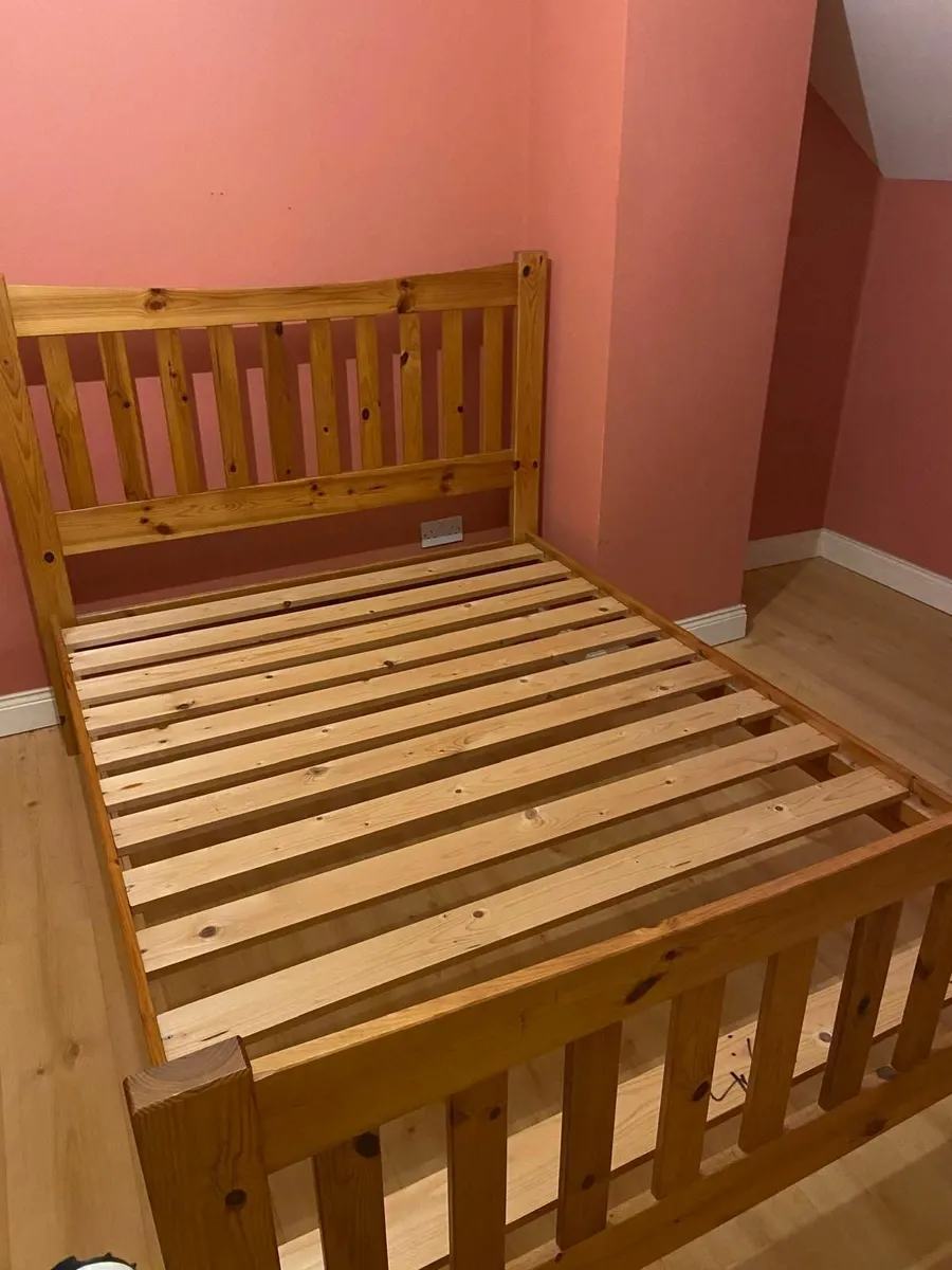 4'6'' Bed - Image 1