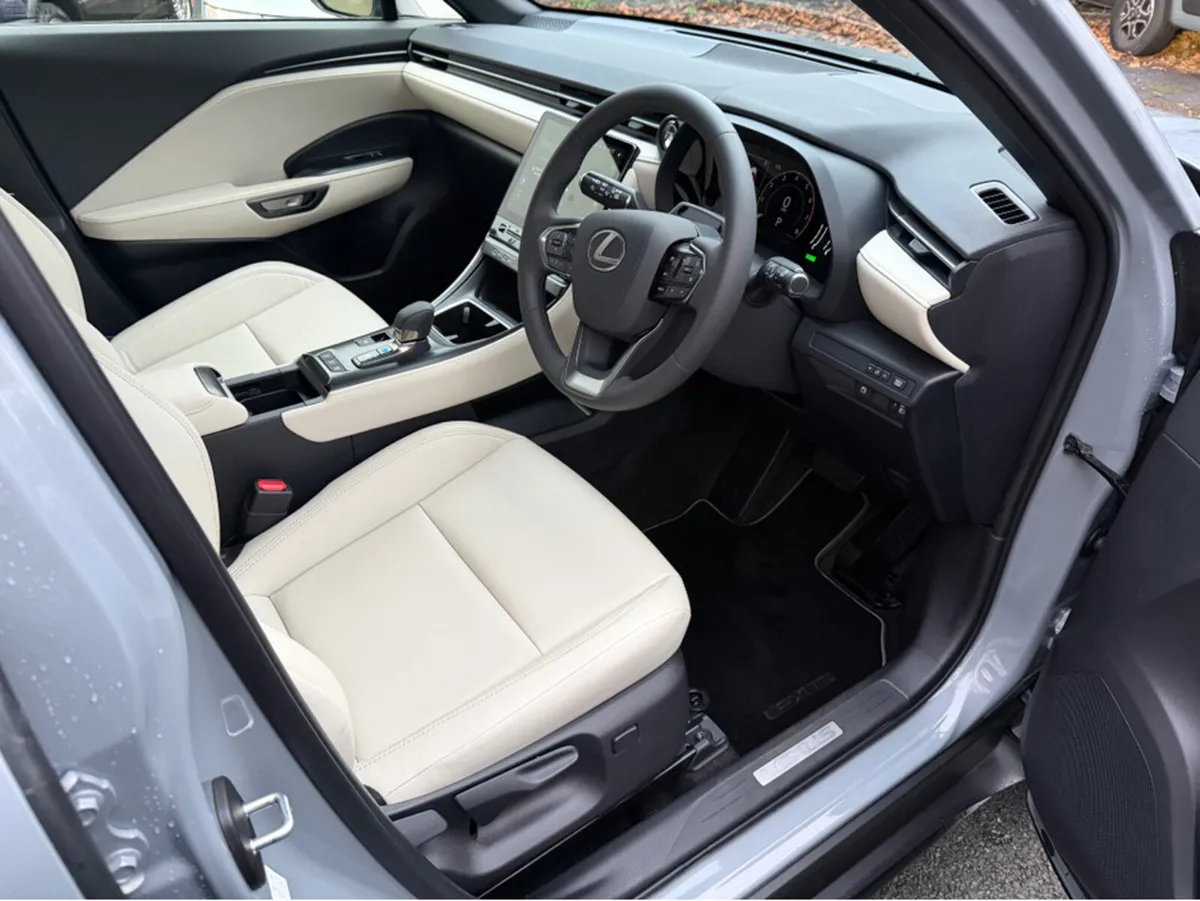 Lexus LBX PREMIUM SPECIFICATION//BEIGE LEATHER//IM - Image 4