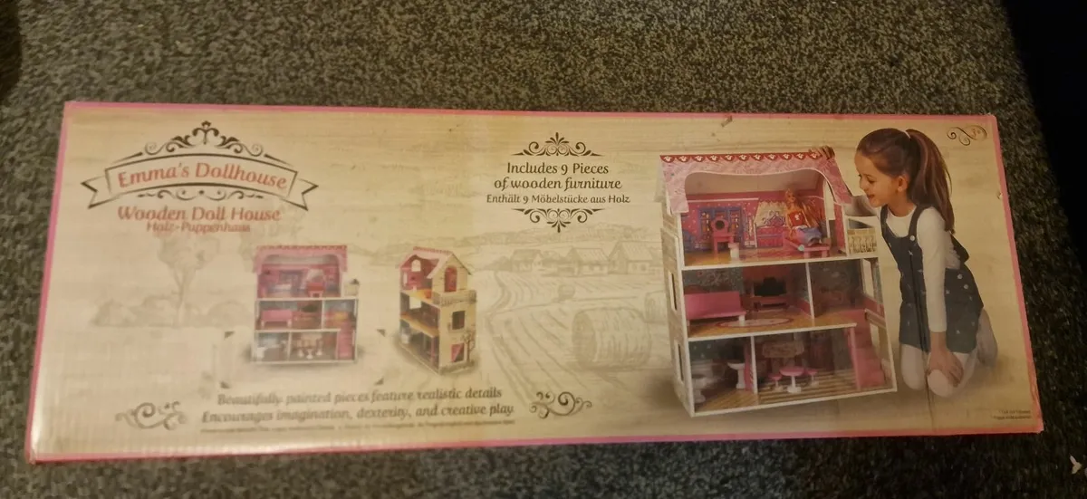 Doll house for sale - Image 1
