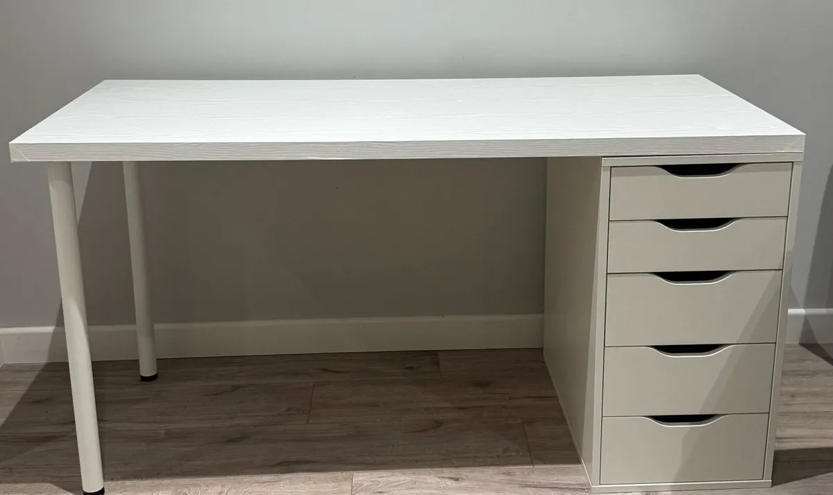 desk with drawers - Image 1