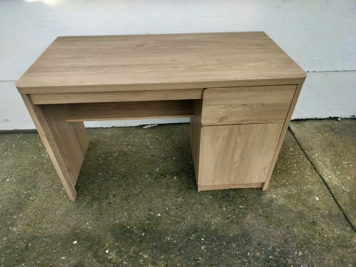 Office desk - Image 1