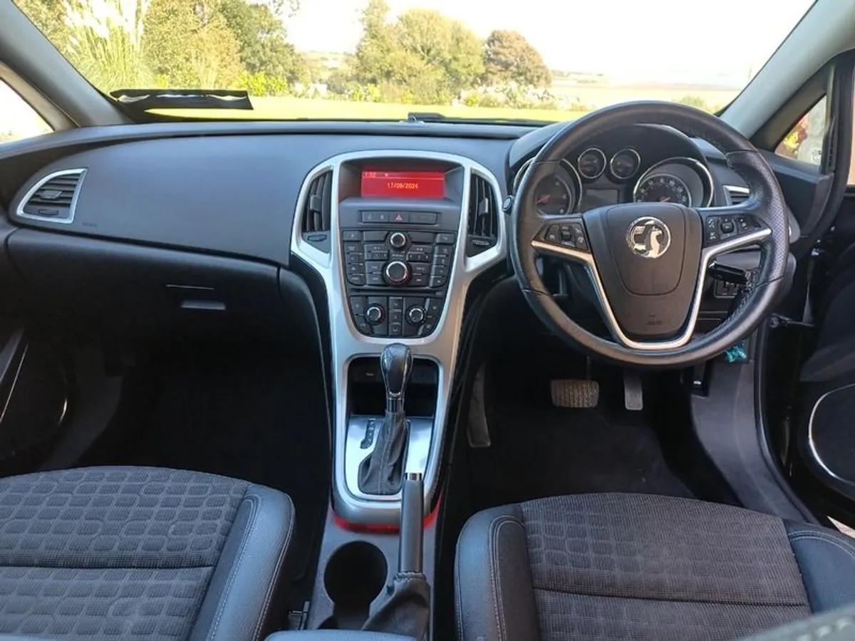 Limited edition Automatic diesel GTC CDTi Astra coupe - Image 3