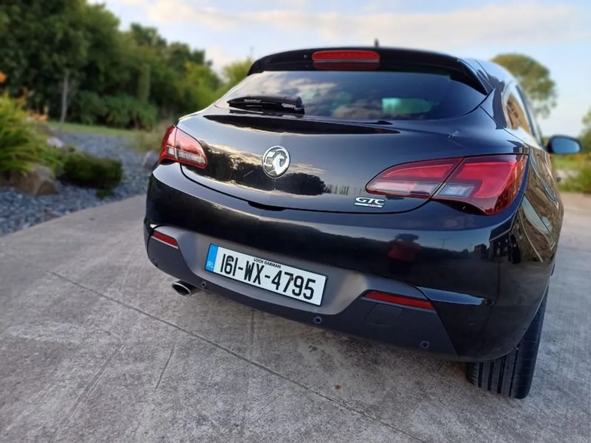 Limited edition Automatic diesel GTC CDTi Astra coupe - Image 4