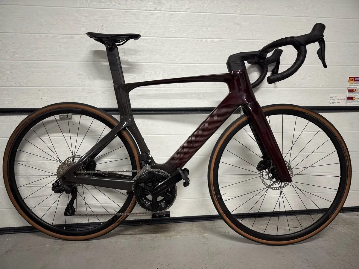 Scott Foil RC 30 Road Bike - Image 2