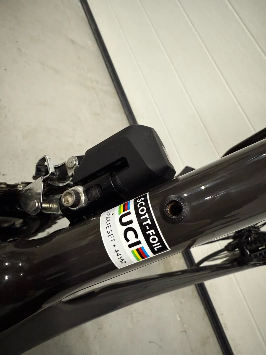 Scott Foil RC 30 Road Bike - Image 4