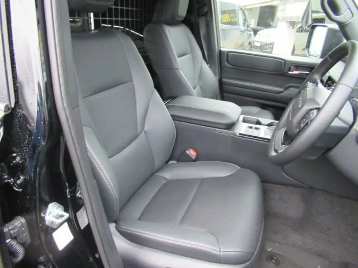 2.8D Commercial Van 5dr Diesel Auto 4WD LWB Euro 6 - Image 3