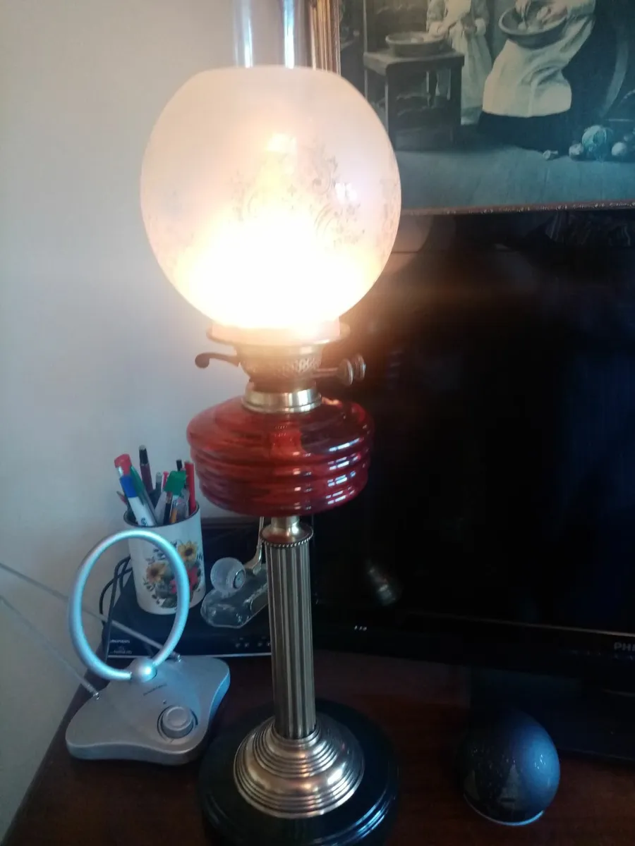2 victorian Oil lamps - Image 3