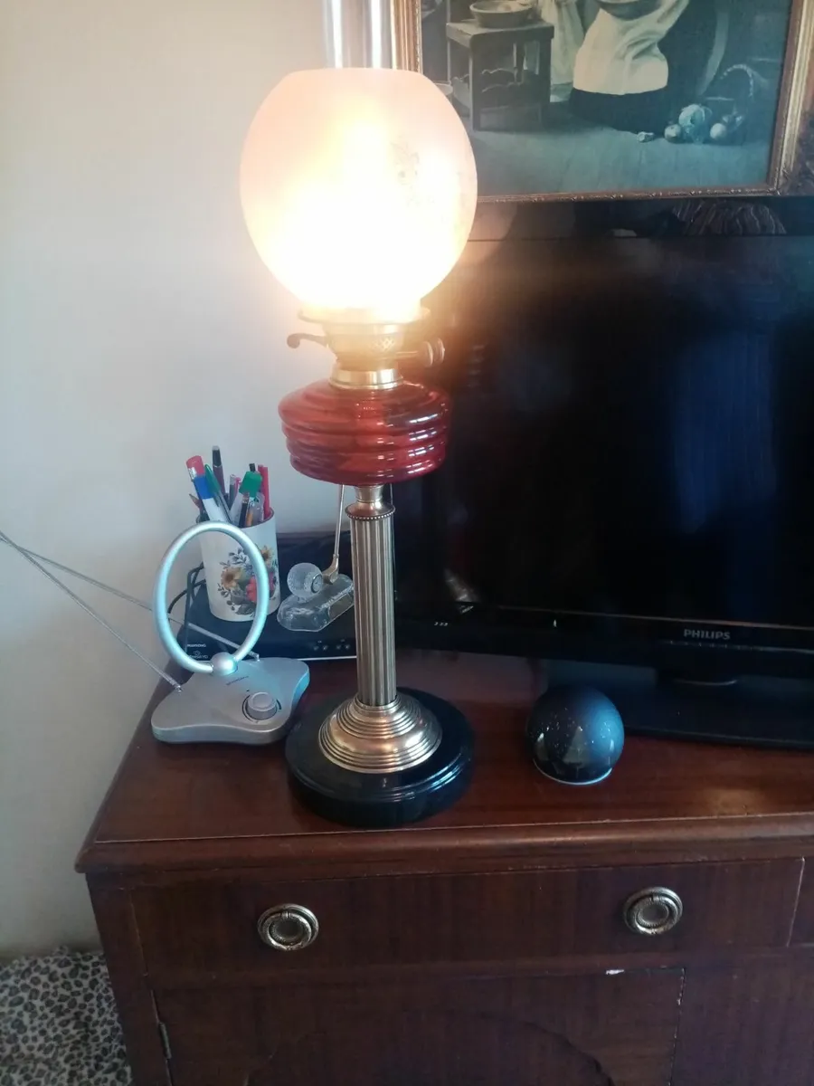 2 victorian Oil lamps - Image 4
