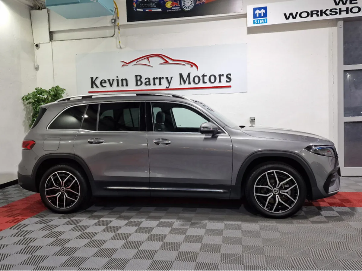 Mercedes-Benz EQB 300 AMG LINE PREMIUM (PAN ROOF / - Image 4