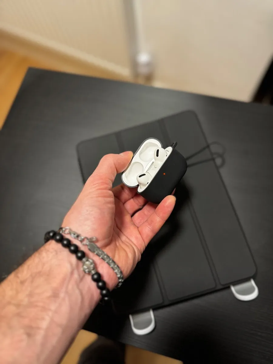 Apple AirPods Pro 1 MagSafe - Image 2