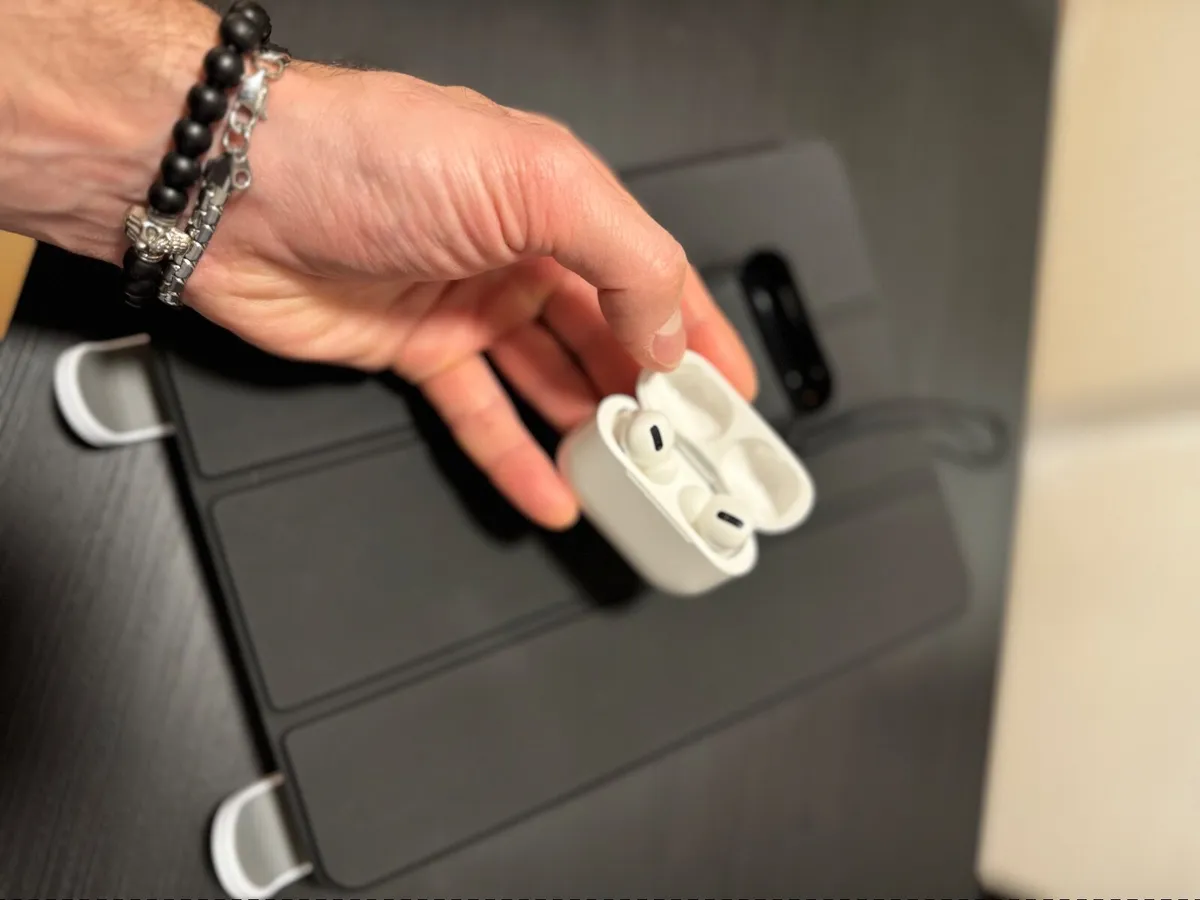 Apple AirPods Pro 1 MagSafe - Image 3