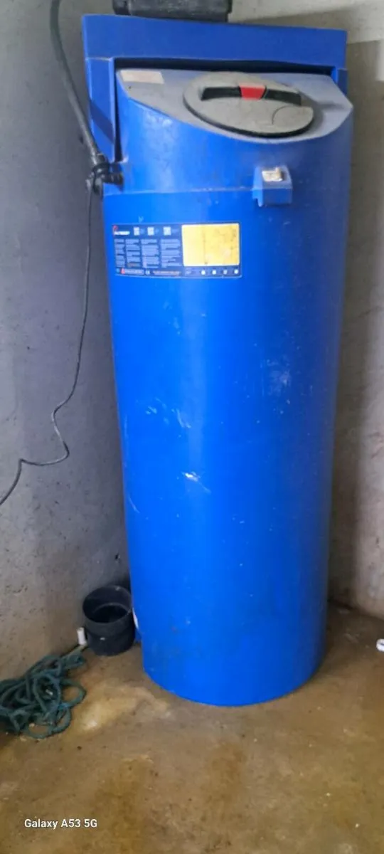 Booster tank - Image 1