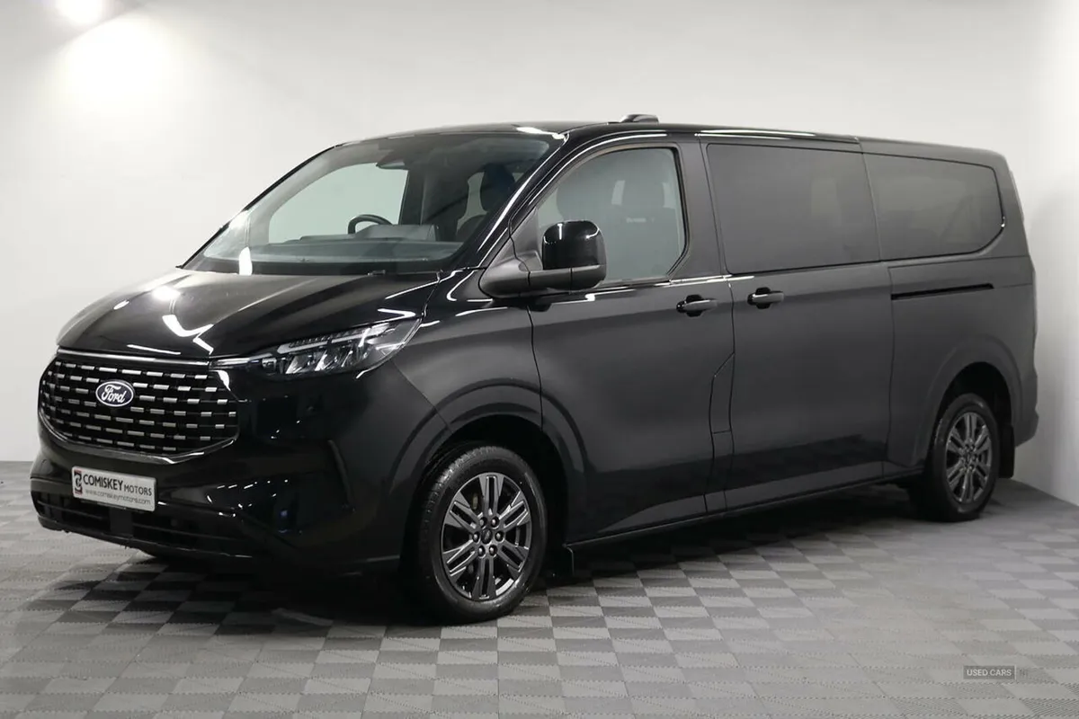 Ford Tourneo Custom 320 EcoBlue Titanium Luxe Auto - Image 3