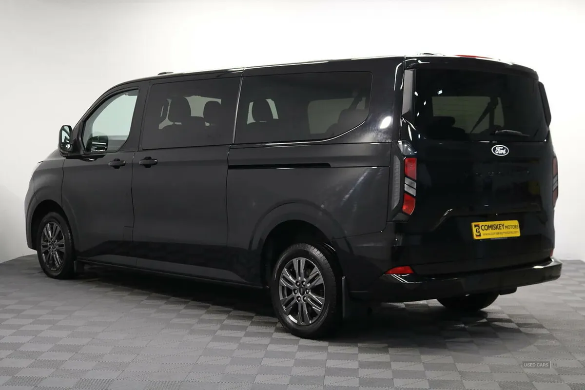 Ford Tourneo Custom 320 EcoBlue Titanium Luxe Auto - Image 4