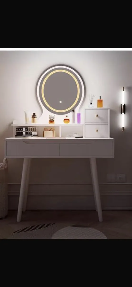 New vanity table still in box - Image 1
