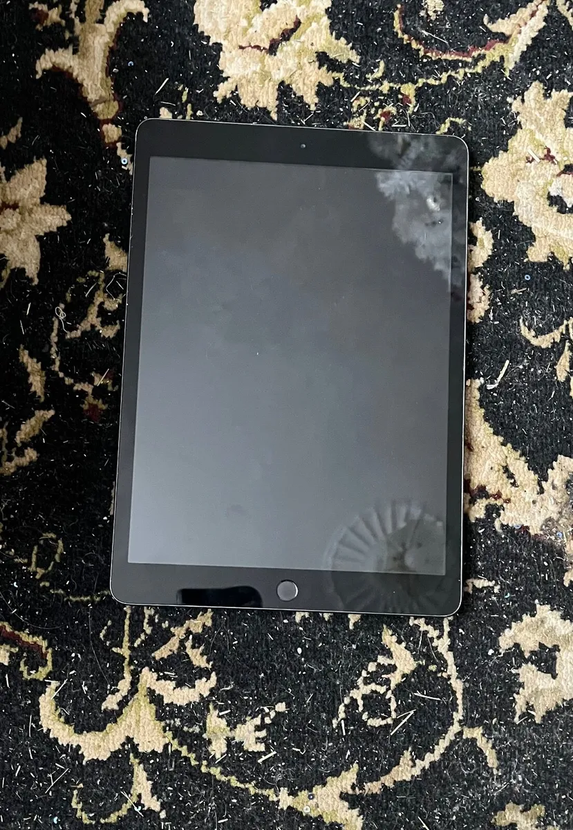 Ipad 8th Generation - Image 1