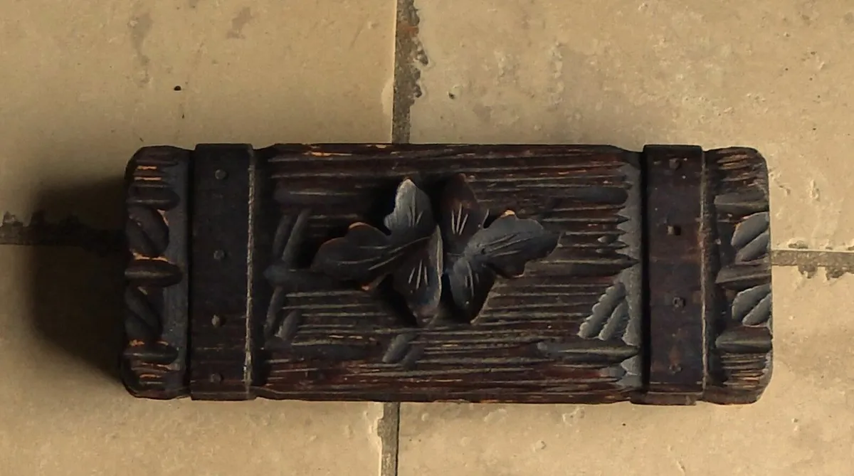 Vintage Carved Tramp Art Trinket Box - Image 2