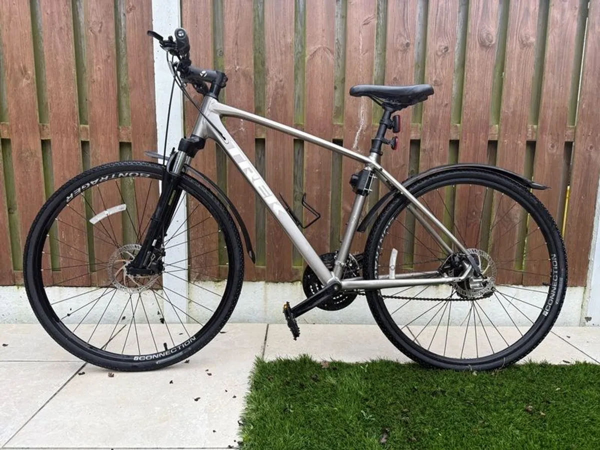 Trek Dual Sport 2 Hybrid bike - Image 1