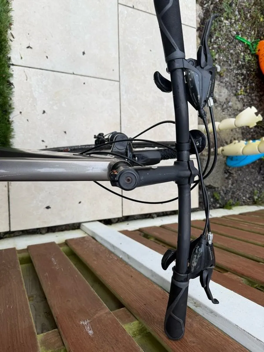 Trek Dual Sport 2 Hybrid bike - Image 2