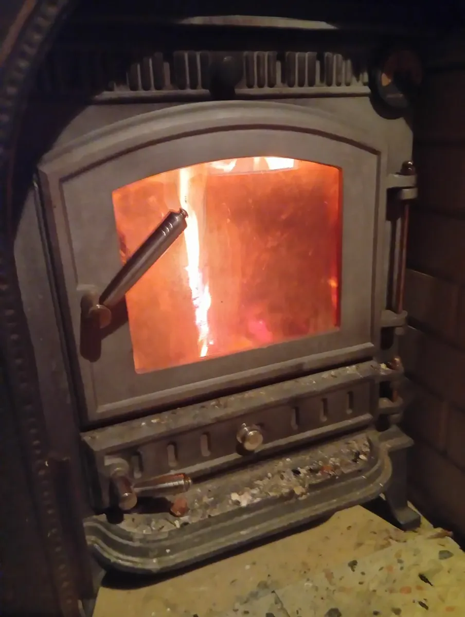 MultiFuel Cast Iron Henley 8kw stove+surround - Image 3