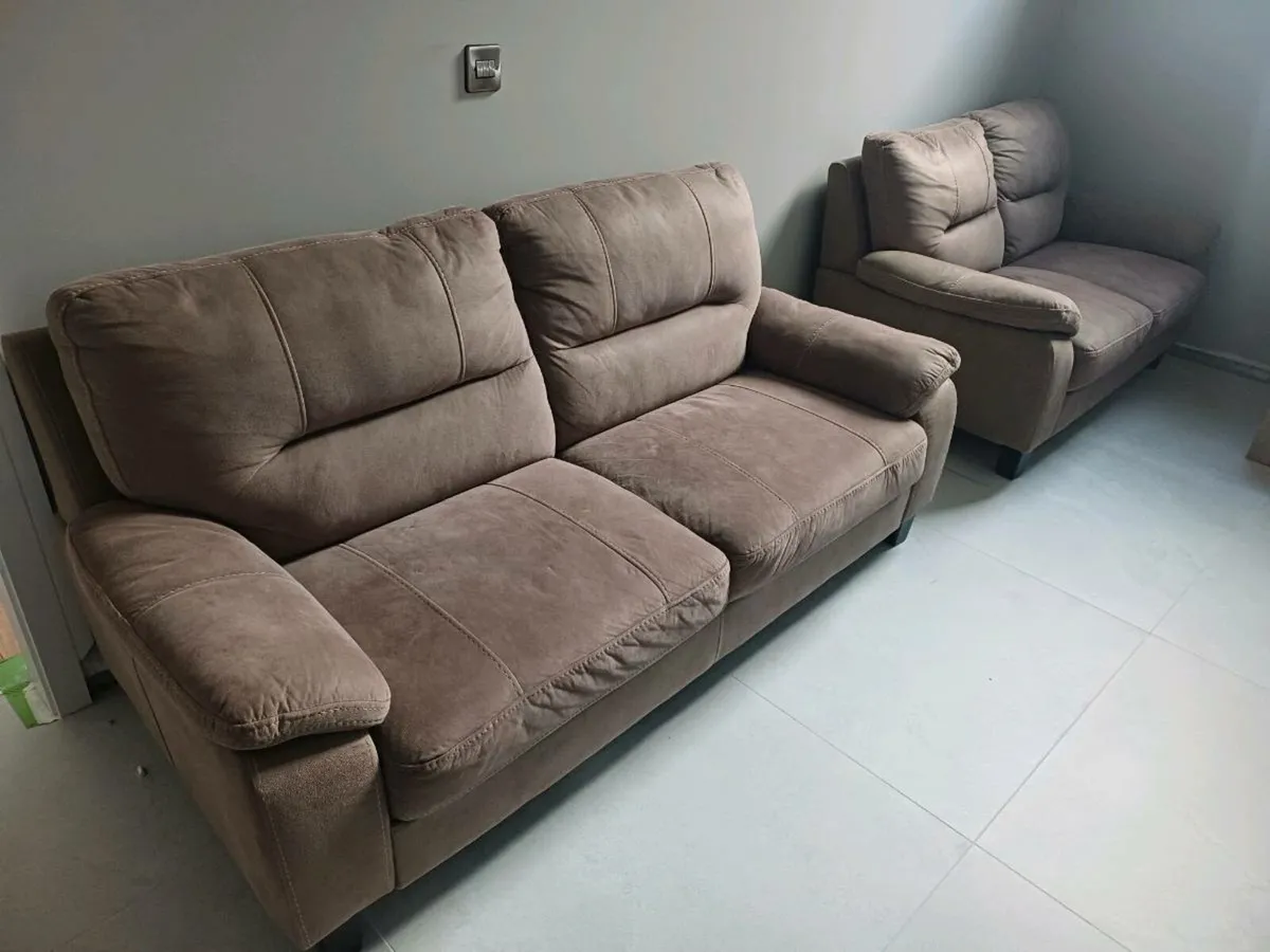 Couch - Image 4