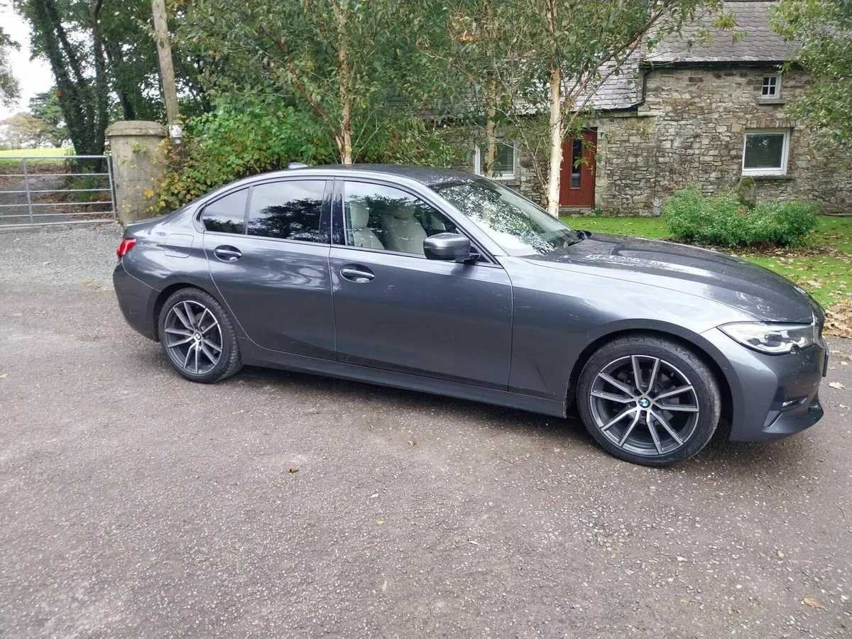 BMW 3-Series 2019 - Image 2