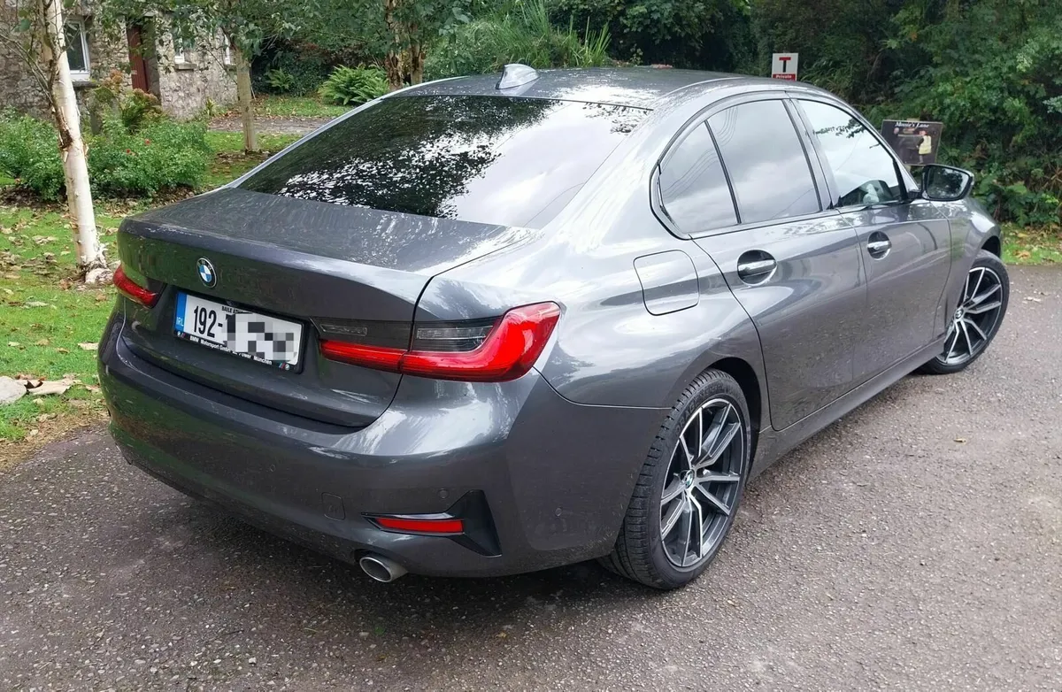 BMW 3-Series 2019 - Image 3