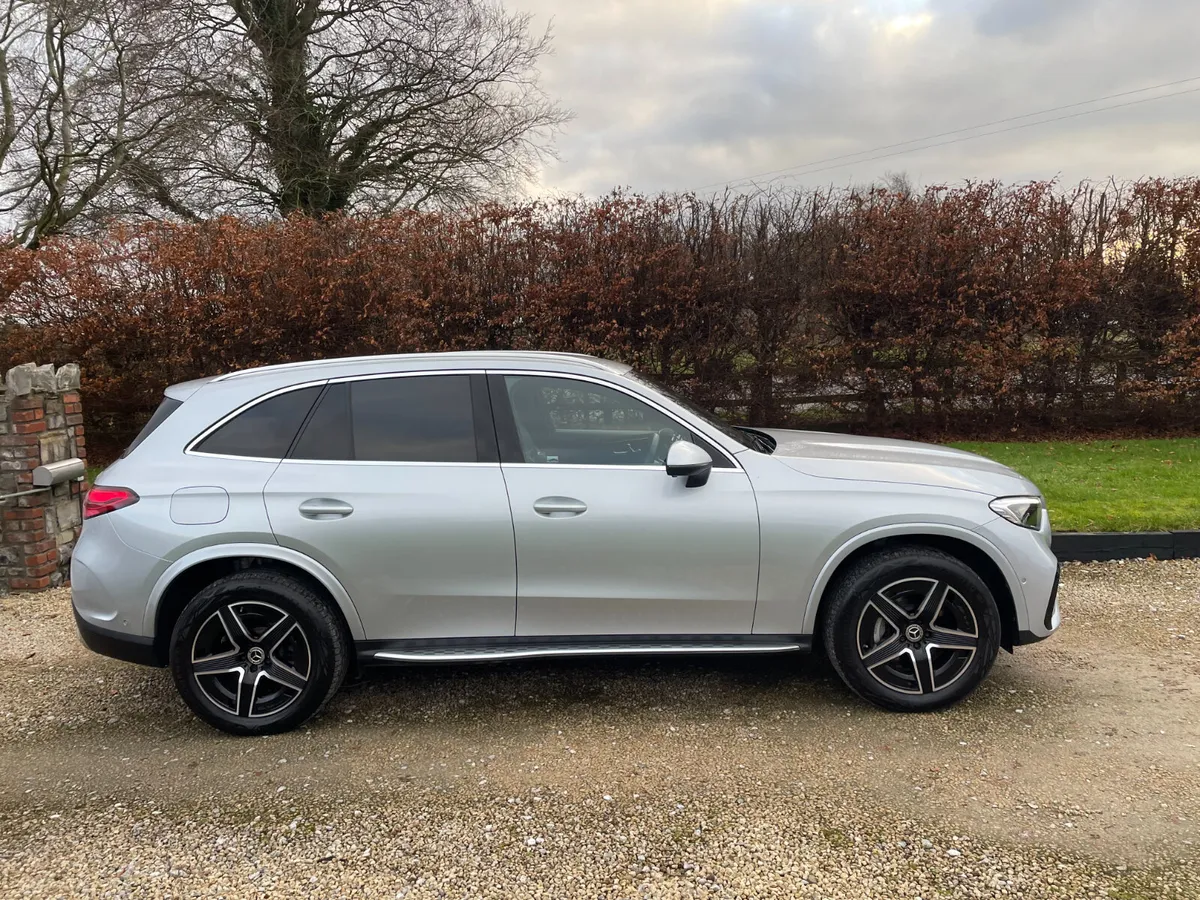 MERCEDES-BENZ GLC 300 AMG LINE E A MATIC SUV. - Image 4