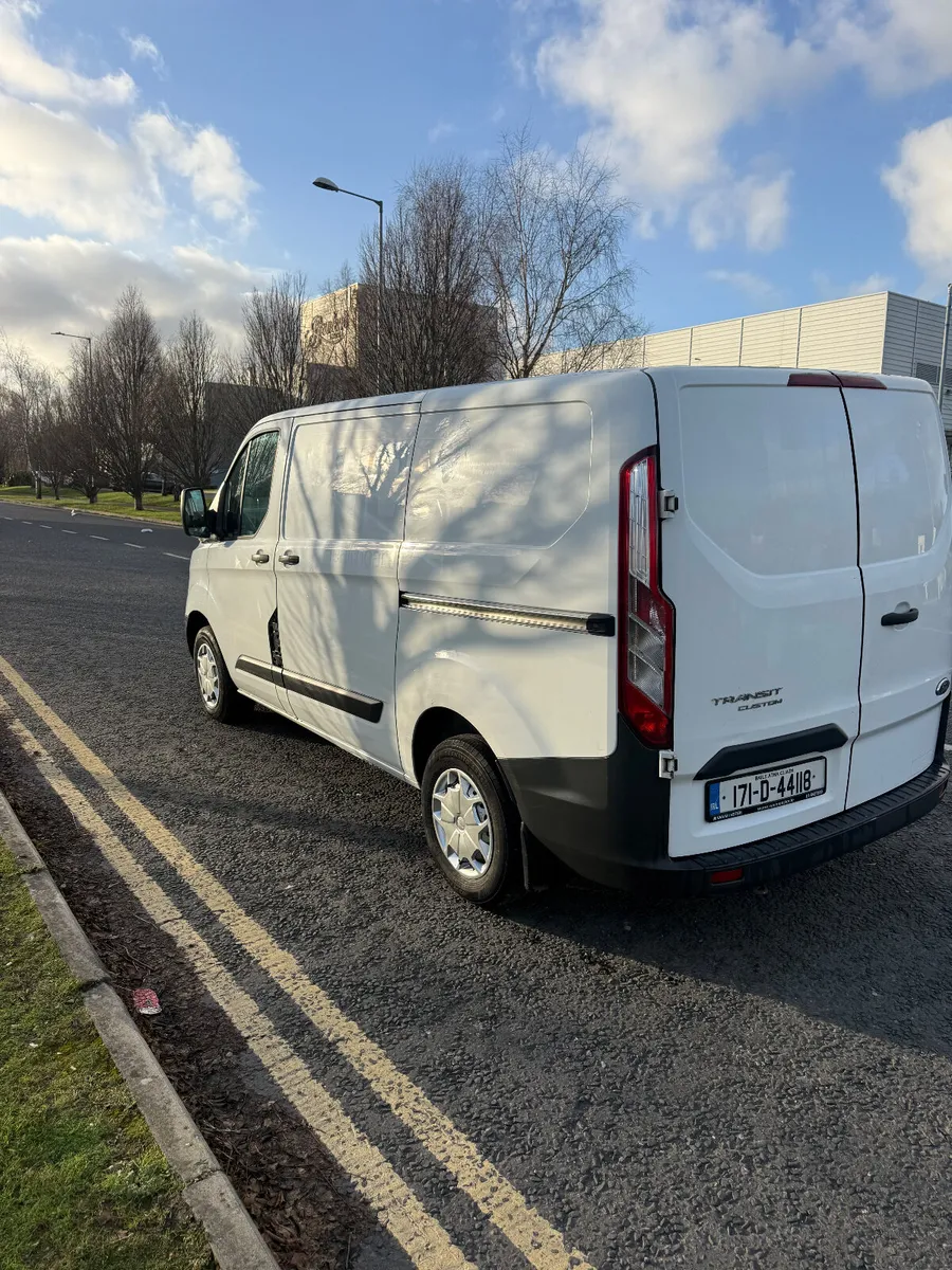 Ford Transit Custom 2017 Cvrt 11/26 - Image 3