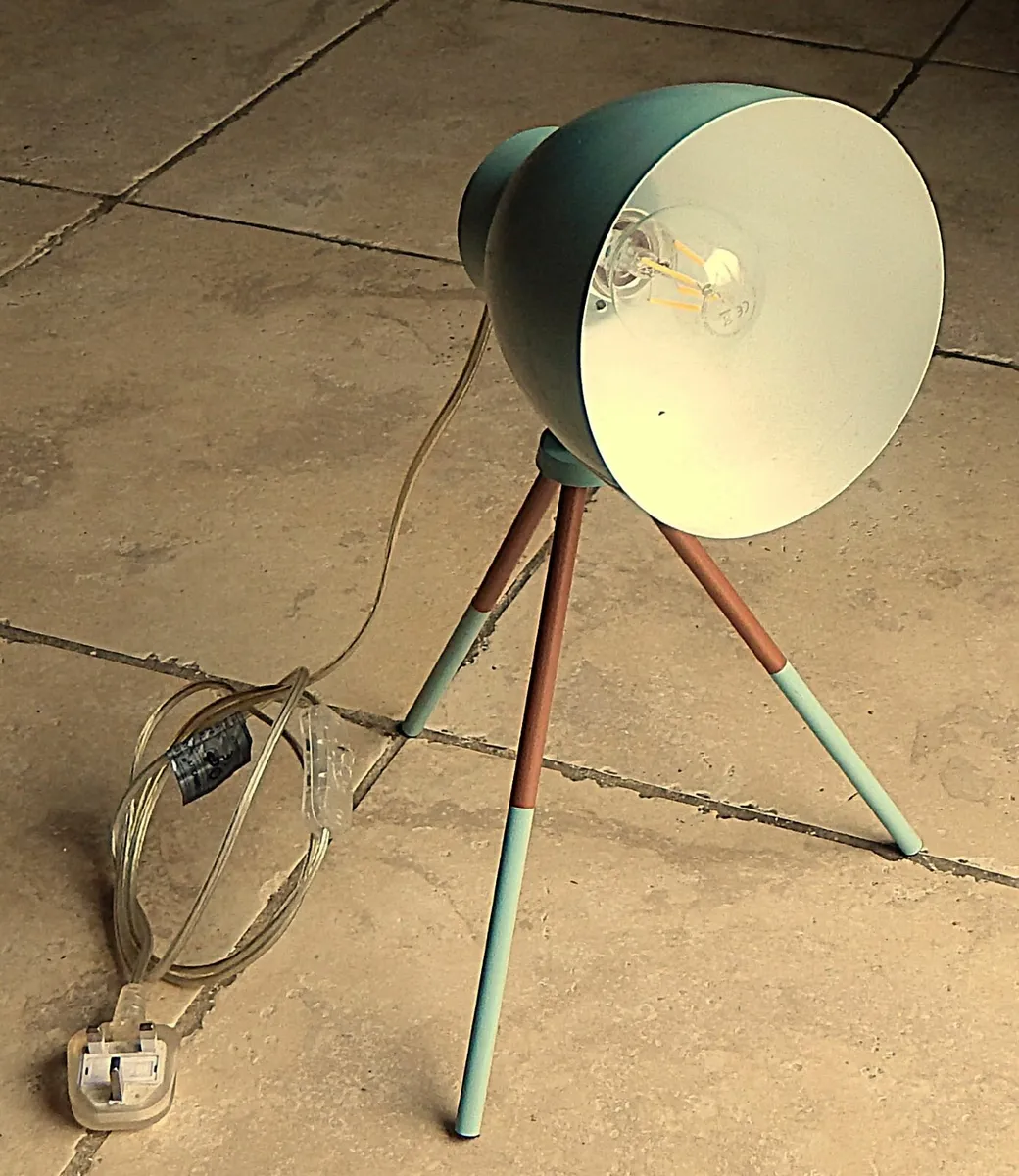 Metal Adjustable Tripod Table Lamp - Image 1