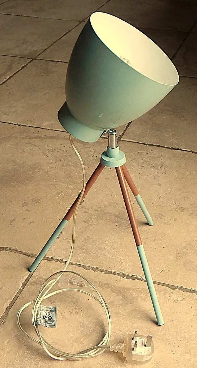 Metal Adjustable Tripod Table Lamp - Image 2