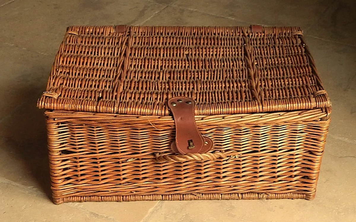 Large Wicker Hamper Basket - Image 3